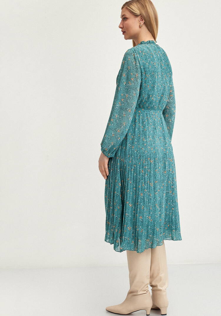 Платье гофре с рюшей по горловине шир.  750, рис. 12