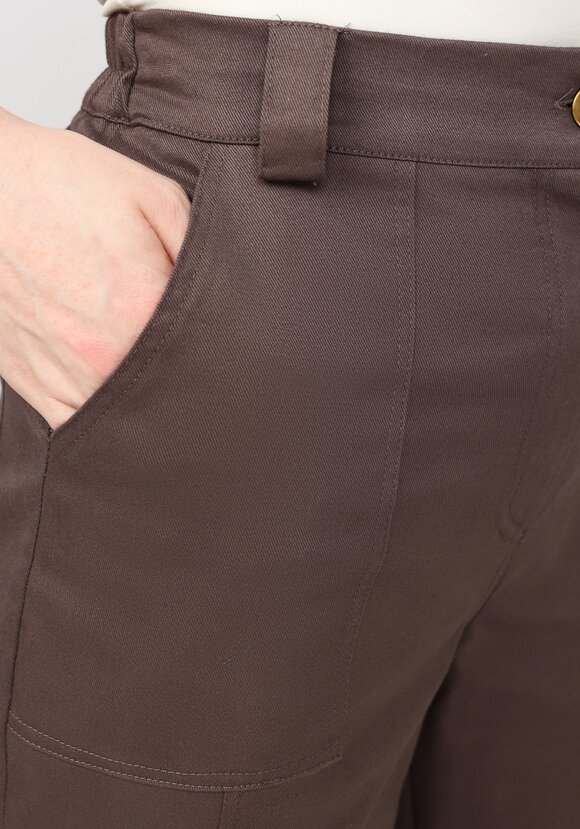 Брюки прямые с рельефами и отстрочками шир.  580, рис. 11