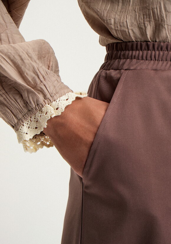 Брюки бананы с конструктивными линиями шир.  580, рис. 5