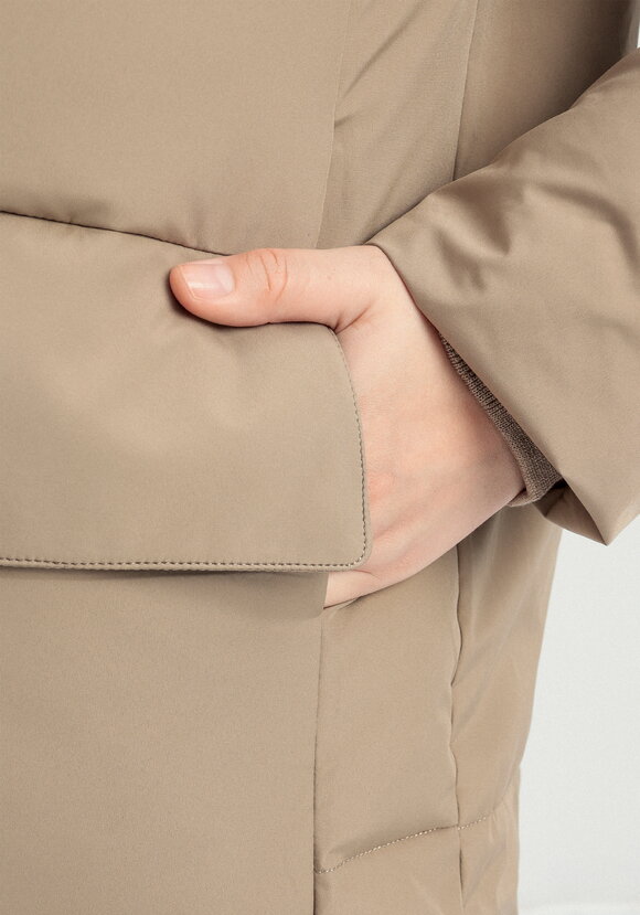 Пуховик стеганый с накладными карманами шир.  580, рис. 8