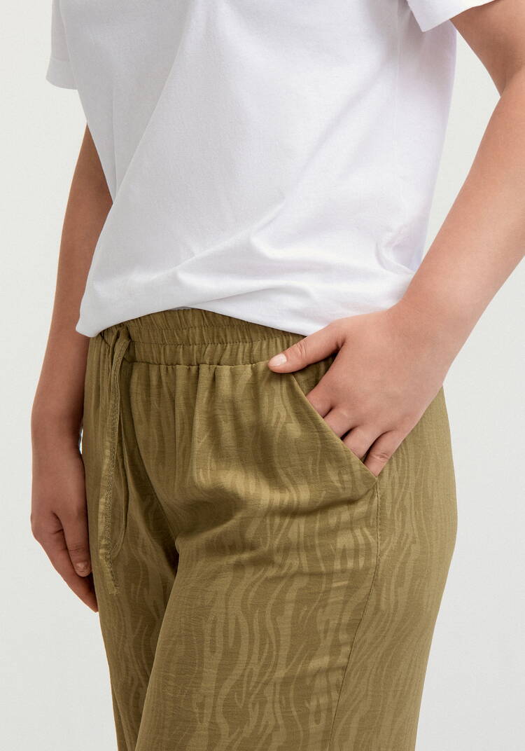 Брюки широкие с оригинальным принтом на ткани шир.  750, рис. 21