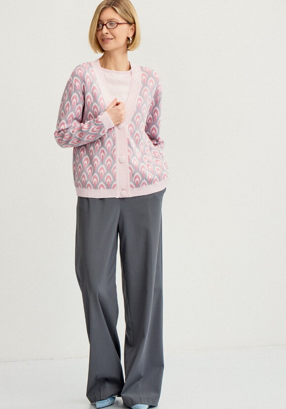 Кардиган с рисунком по стану и рукавам шир.  580, рис. 21