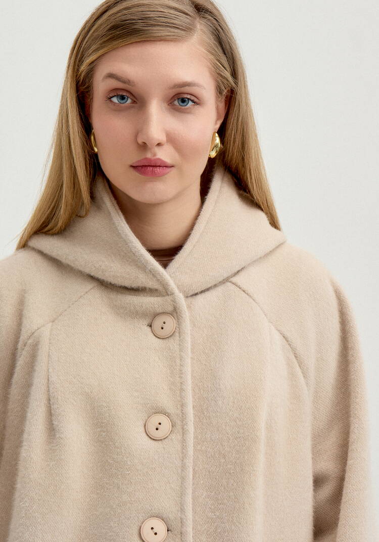 Жакет пушистый с капюшоном на пуговицах шир.  750, рис. 6