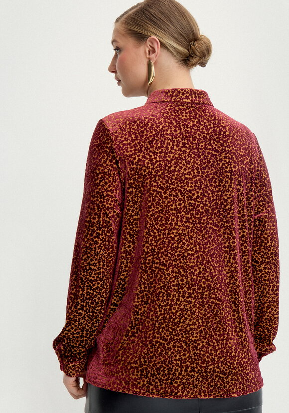 Блуза на пуговицах с фактурной тканью шир.  580, рис. 3