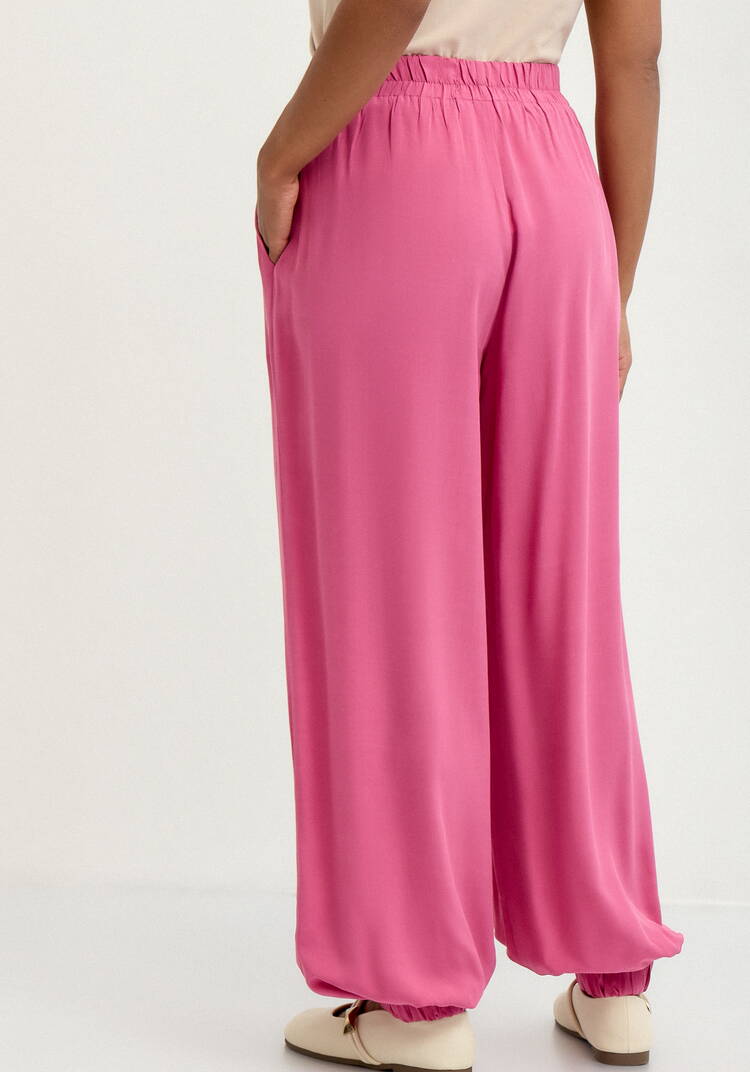 Брюки широкие с карманами на резинке по низу шир.  750, рис. 27