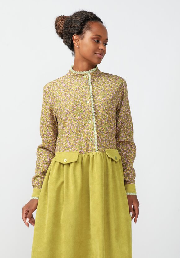 Платье из комбинированной вельветовой ткани шир.  580, рис. 13