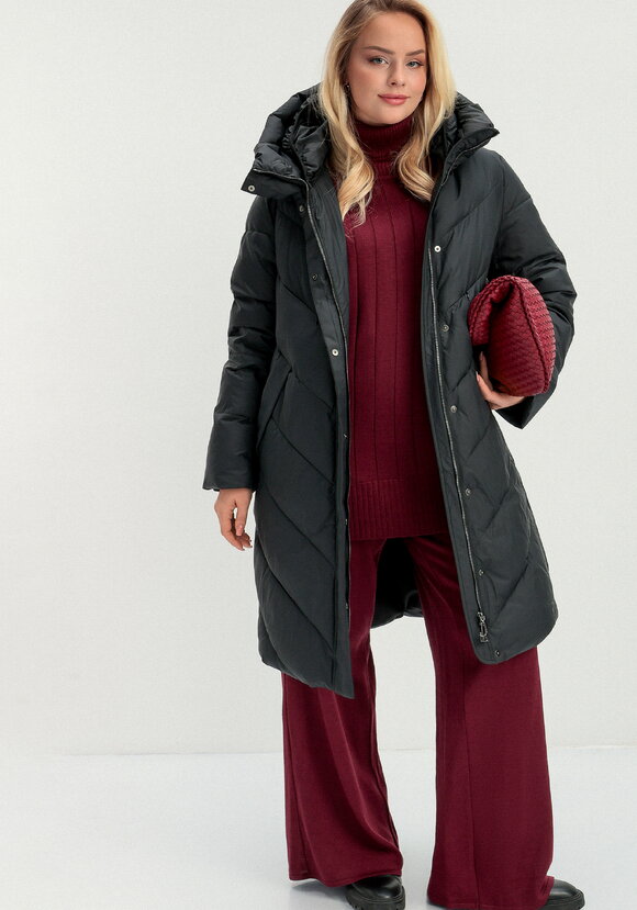 Пуховик стеганый свободного кроя с капюшоном шир.  580, рис. 29