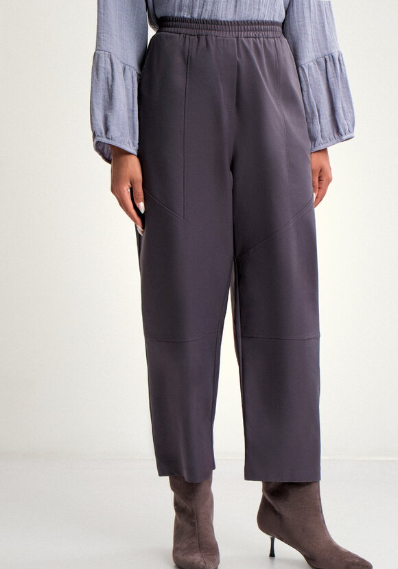 Брюки бананы с конструктивными линиями шир.  580, рис. 21