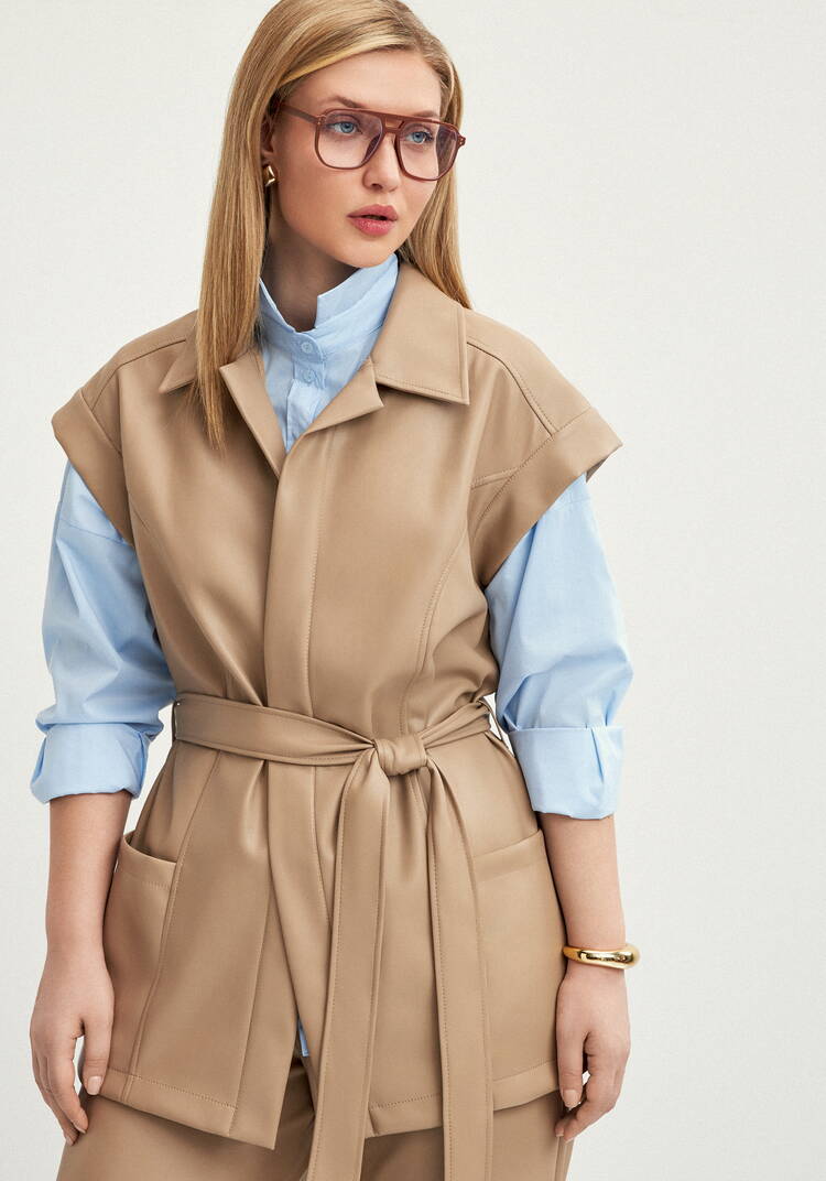 Жилет из эко-кожи на запах шир.  750, рис. 17