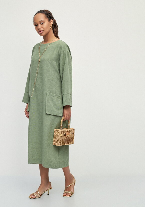 Платье изо льна с объемными карманами шир.  580, рис. 16