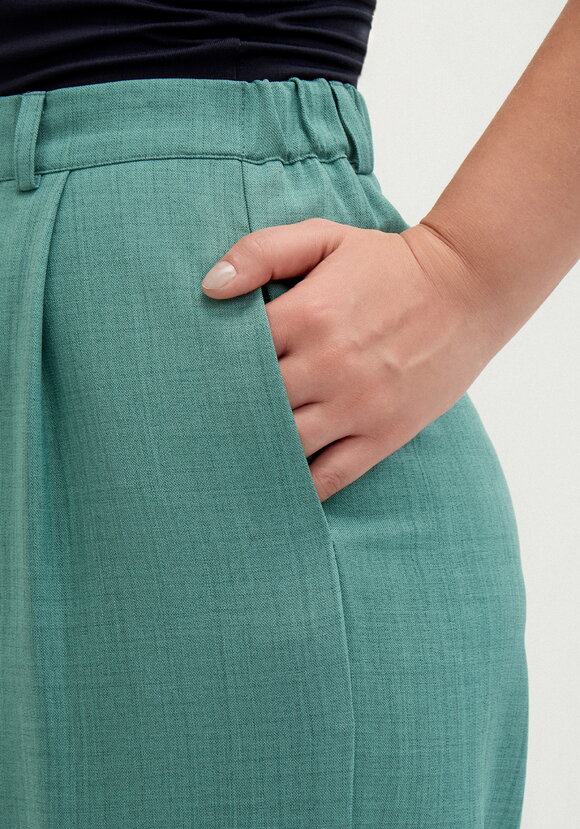 Брюки-палаццо со складками на талии шир.  580, рис. 21