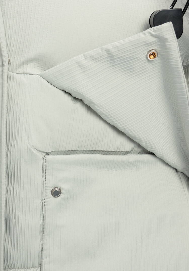 Пуховик с капюшоном и объемными карманами шир.  750, рис. 34