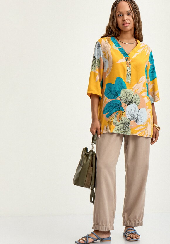 Блуза из штапеля с тропическим принтом шир.  580, рис. 31