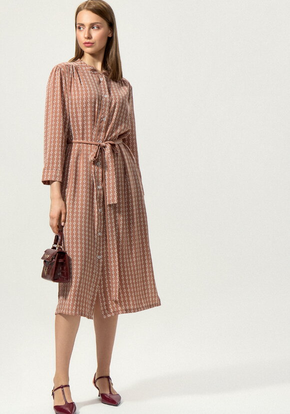 Платье-рубашка с воротником-стойкой шир.  580, рис. 8