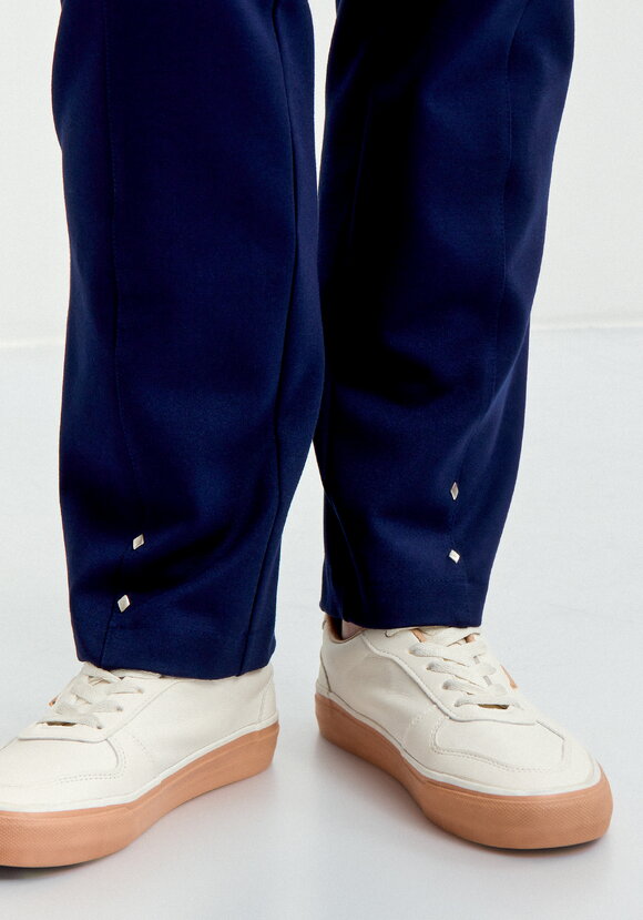 Брюки с эффектом утяжки и декором по низу шир.  580, рис. 14