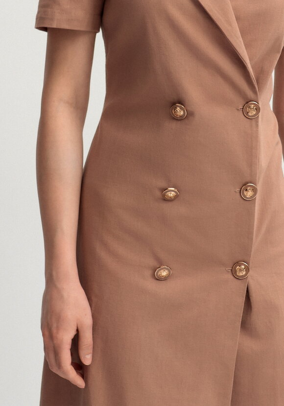 Платье из льна двубортное шир.  580, рис. 6