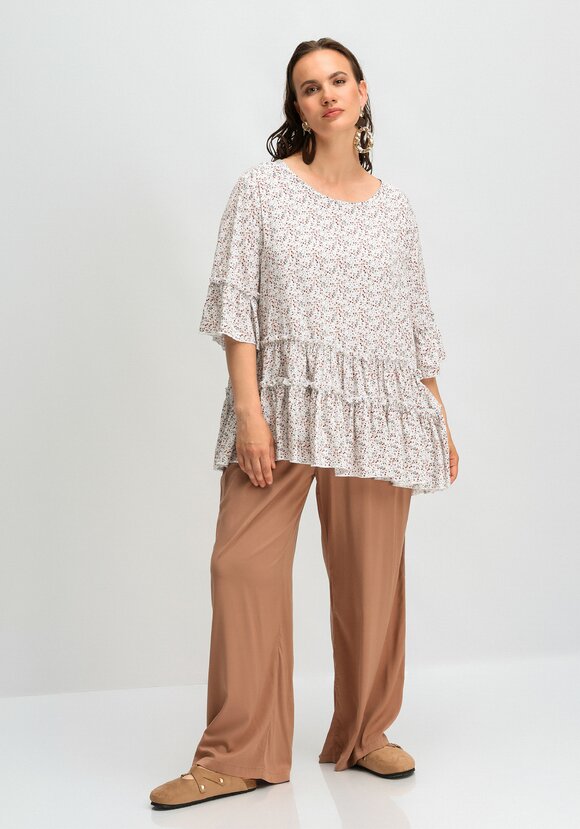 Блуза с воланом по низу и на рукавах шир.  580, рис. 26