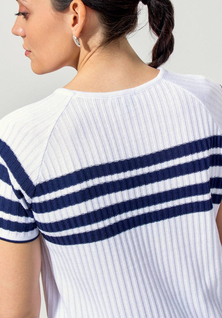 Джемпер с контрастными полосами на груди шир.  750, рис. 6