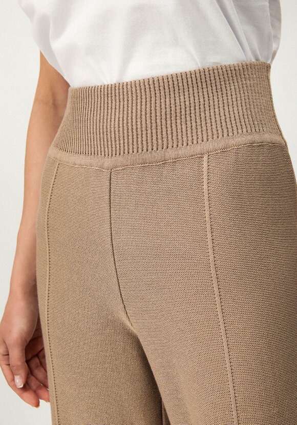 Брюки свободного кроя со стрелками шир.  580, рис. 23