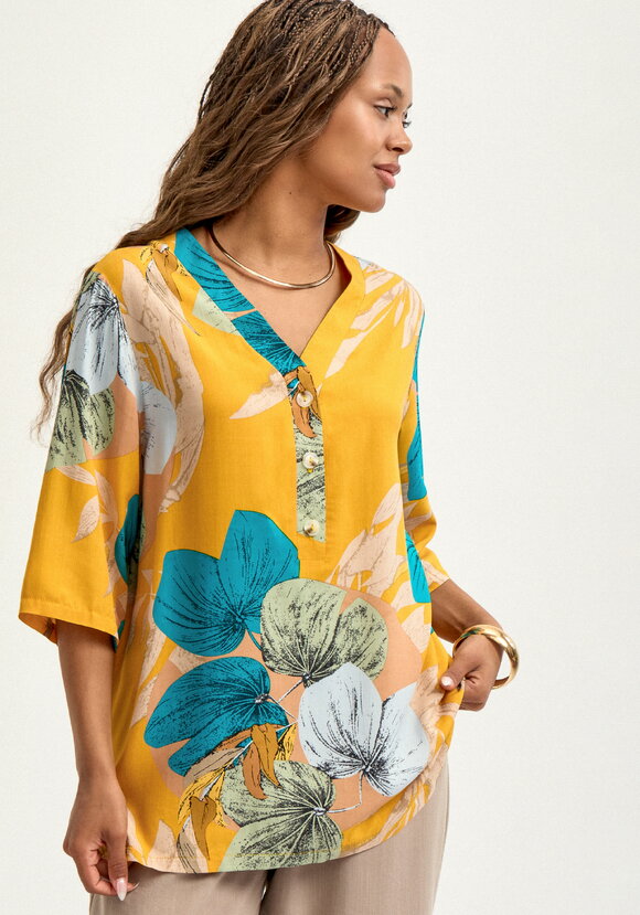 Блуза из штапеля с тропическим принтом шир.  580, рис. 32