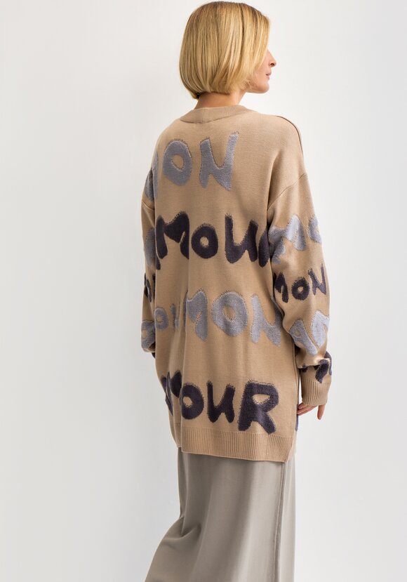 Кардиган с объемным леттерингом шир.  580, рис. 5