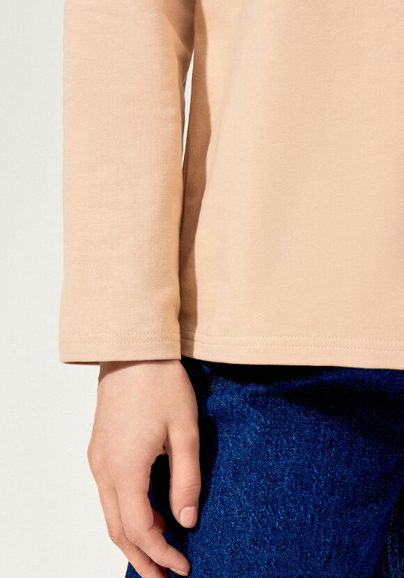 Лонгслив с нашивкой на спине шир.  580, рис. 24