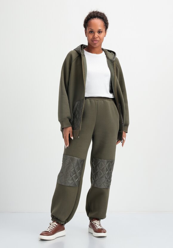 Брюки со вставками из стёганой ткани шир.  580, рис. 18