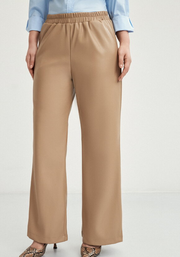 Брюки прямые из экo-кожи шир.  580, рис. 17