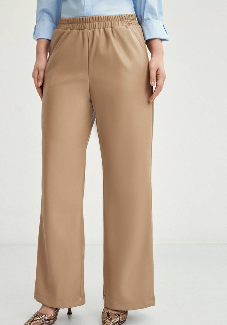 Брюки прямые из экo-кожи шир.  750, рис. 17