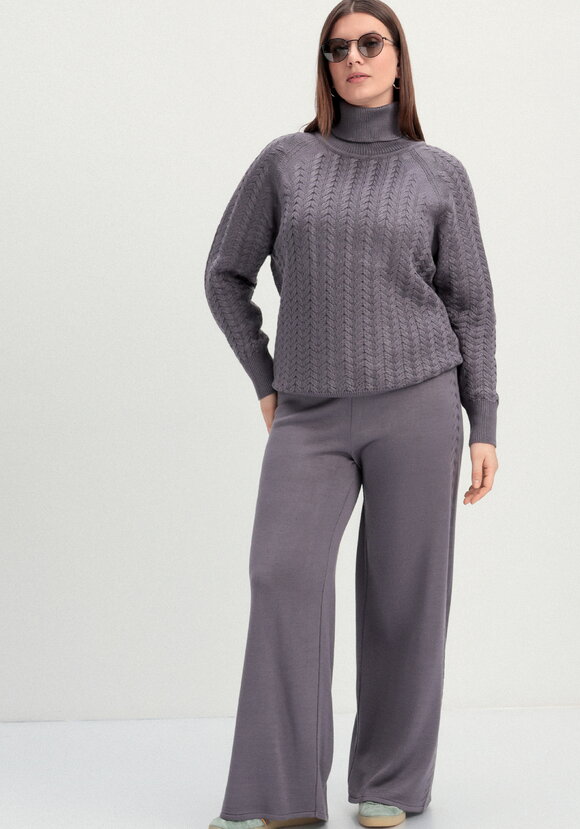 Брюки прямые свободной посадки с лампасами шир.  580, рис. 9