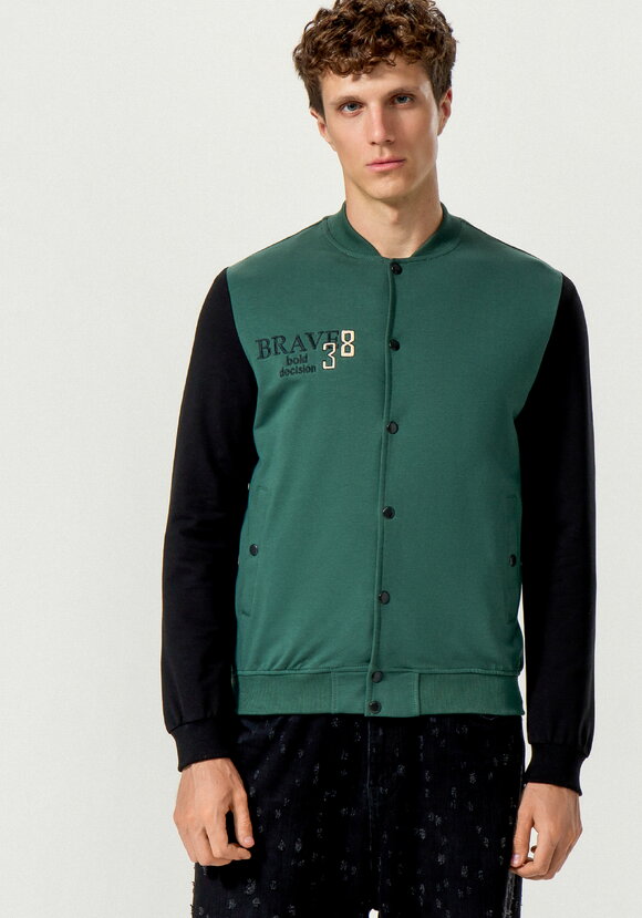 Бомбер с застежкой на кнопки шир.  580, рис. 4