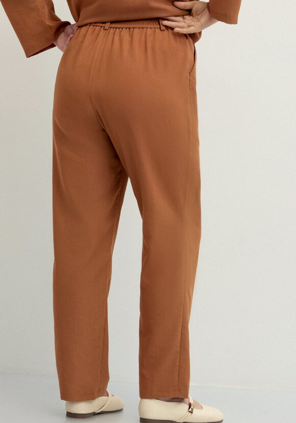 Брюки прямого кроя на резинке по поясу шир.  580, рис. 24