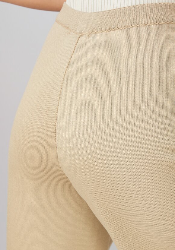 Брюки на эластичном поясе прямые шир.  580, рис. 9