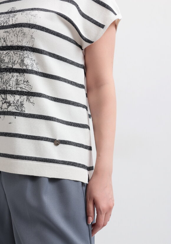 Блуза в полоску с рисунком шир.  580, рис. 20