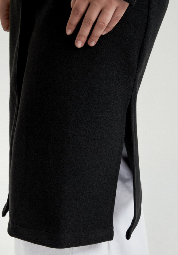 Пальто удлиненное на запах с разрезами шир.  580, рис. 29