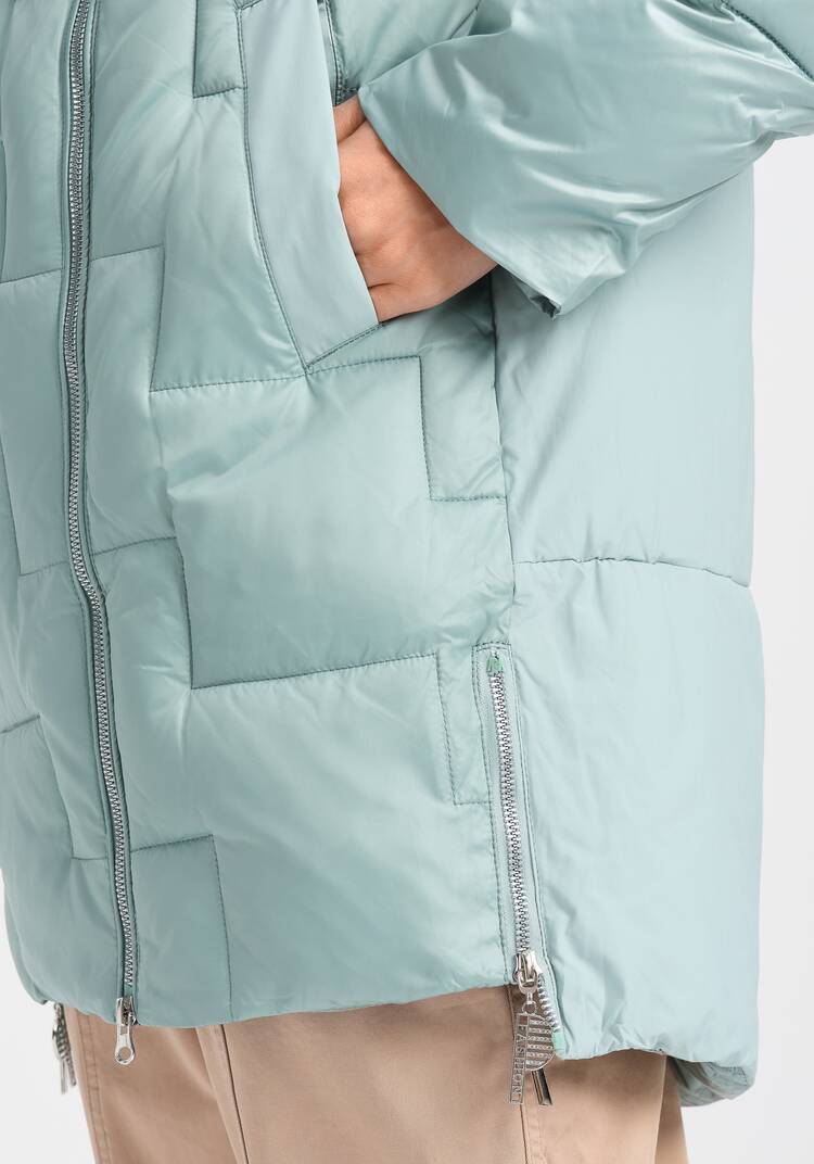 Куртка из мерцающей ткани с капюшоном шир.  750, рис. 14