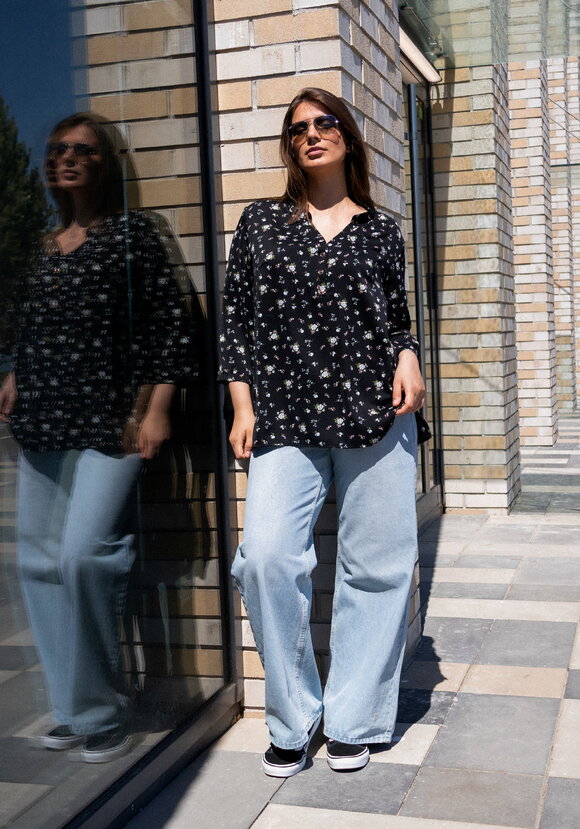 Блуза на пуговицах и разрезами по бокам шир.  580, рис. 26