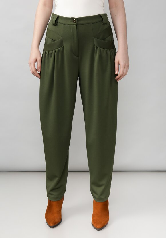 Брюки женские со сборкой на карманах шир.  580, рис. 31