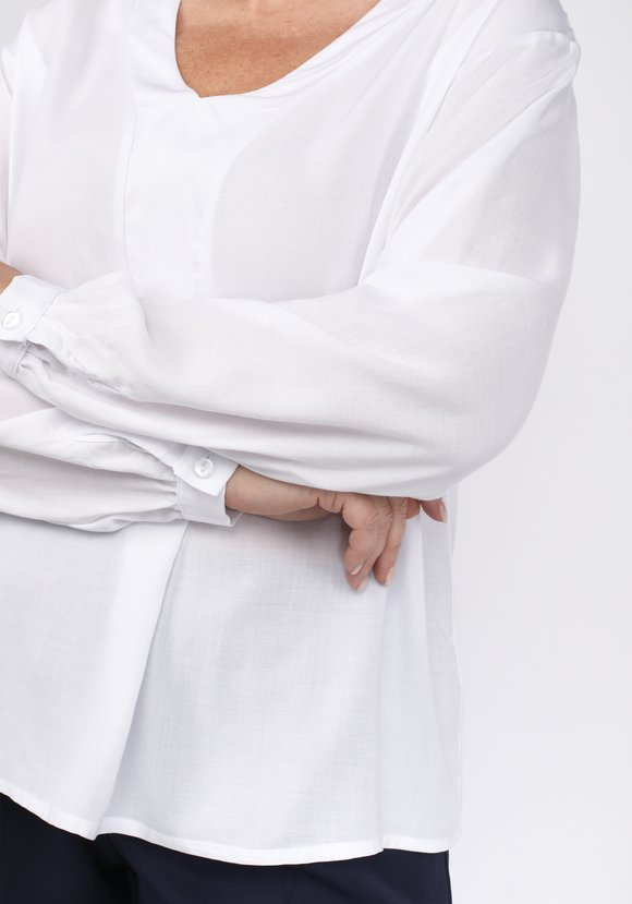 Блузка с V-образным вырезом, свободного кроя шир.  580, рис. 16