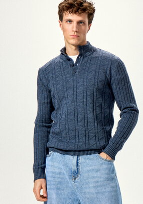 Джемпер с воротом-стойкой и планкой