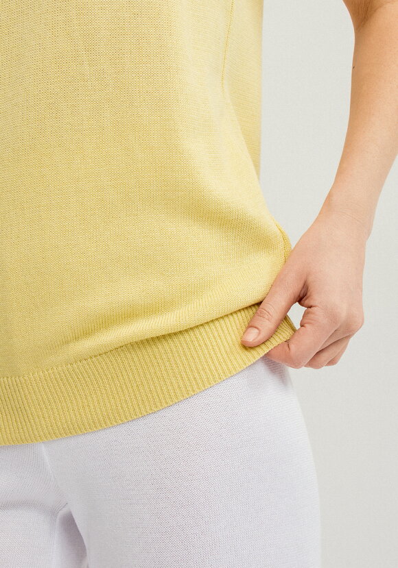 Топ женский без рукава с ажурным рисунком шир.  580, рис. 21