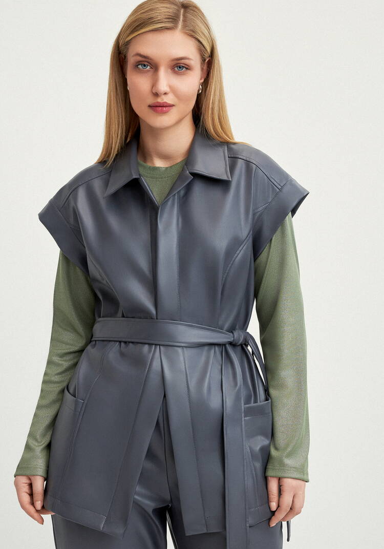 Жилет из эко-кожи на запах шир.  750, рис. 12