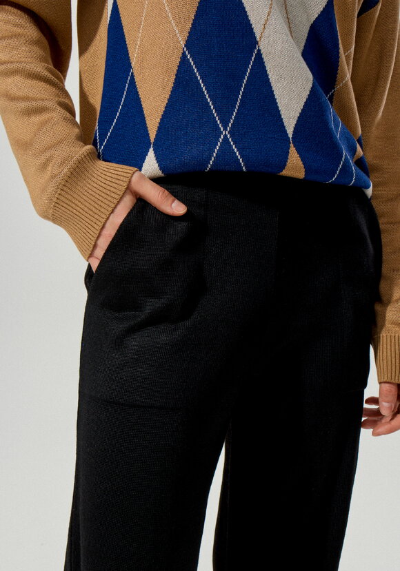 Брюки зауженные книзу шир.  580, рис. 37