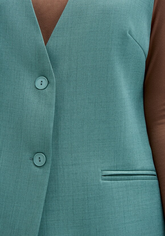 Жилет классический на подкладке шир.  580, рис. 23