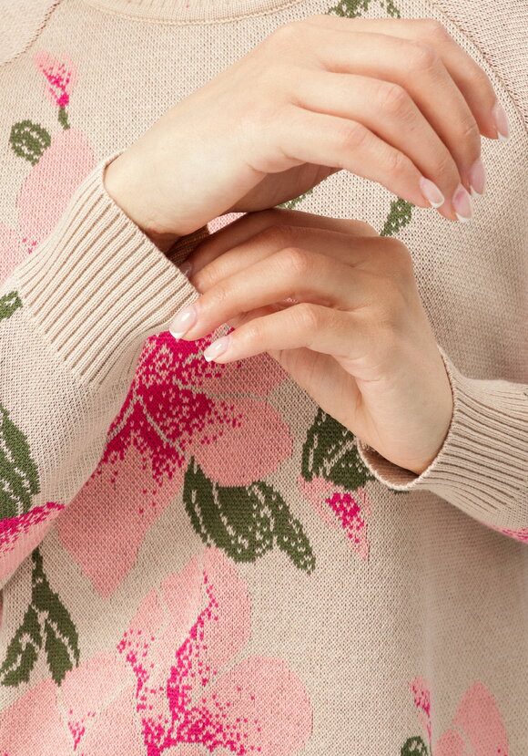 Джемпер с нежным цветочным орнаментом шир.  580, рис. 22