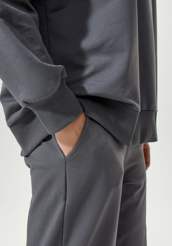 Костюм из брюк и свитшота с принтом на груди шир.  580, рис. 6