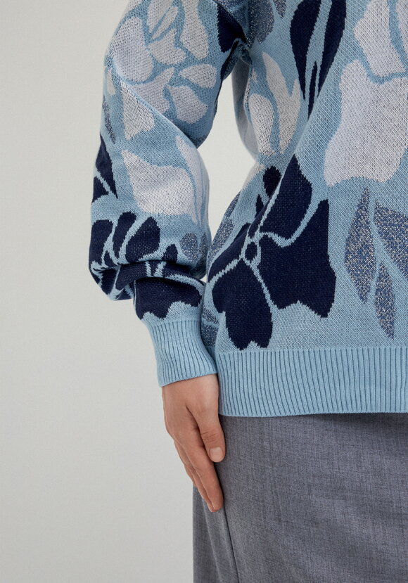 Джемпер прямого силуэта и цветочным принтом шир.  580, рис. 19