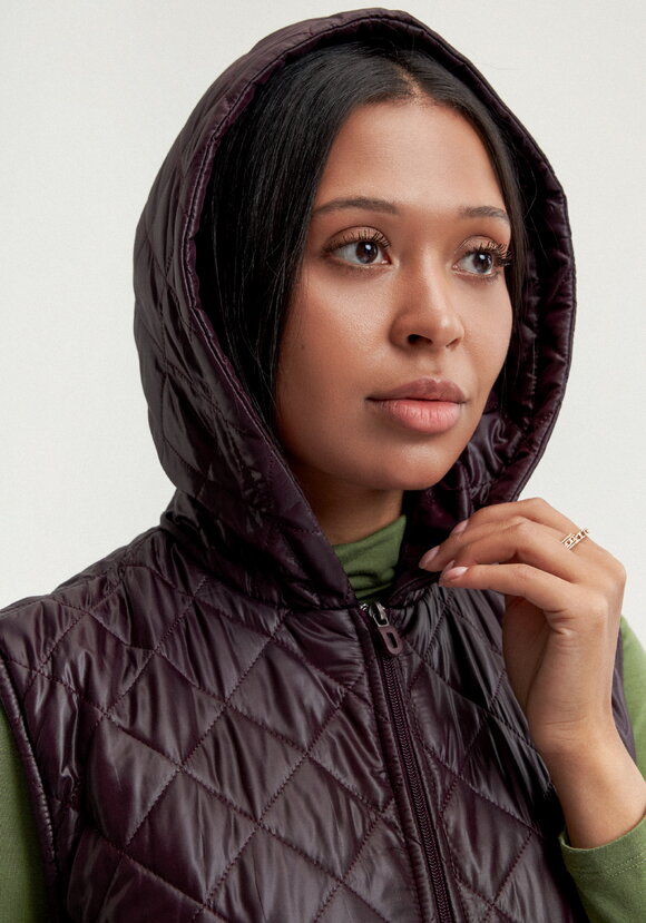 Жилет стёганый с ассиметричным низом шир.  580, рис. 7