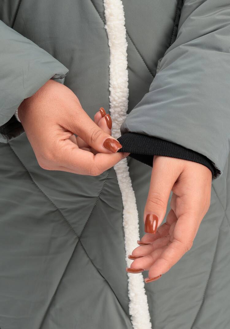 Пальто с меховой опушкой и капюшоном шир.  750, рис. 25