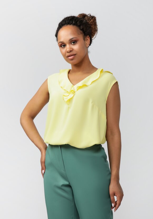 Блуза с коротким рукавом и рюшей шир.  580, рис. 1